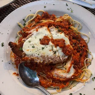 a plate of spaghetti with meat and sauce