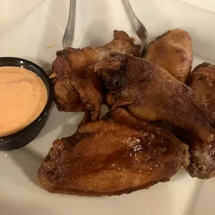 Spicy wings with a delicious sauce for dipping