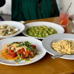 Linguine Vongole, Imbottiti, Gnocchi Al Pesto, Carbonara