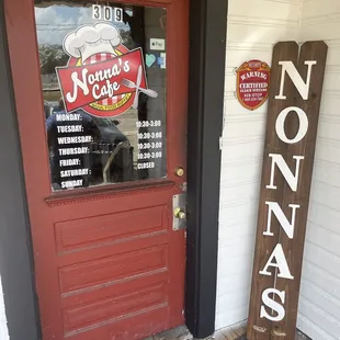 Entrance and hours of operation