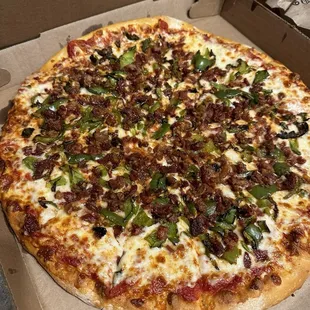 Bacon and green pepper pizza