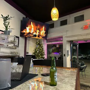 interior, pizza