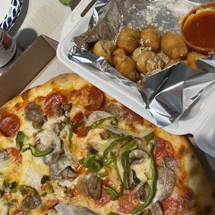 Nonno&apos;s pizza &amp; garlic knots