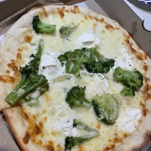 White Pizza + broccoli