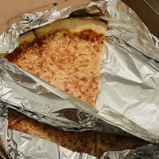 Yummy Pizza that I asked to be put in aluminum wrap so I could get it to fit on my goldwing. Yumyum brooklyn style