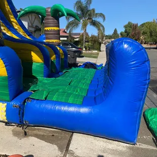 20 feet high , double lane slide