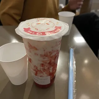 Strawberry milk with crystal boba()