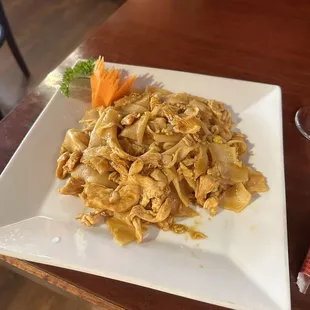 Lunch special: 3. Drunken Noodle entree with chicken