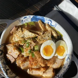 Kway Jab : crispy pork belly noodles soup