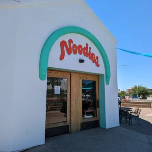 Noodies (exterior)