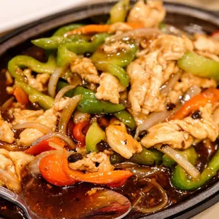 Chicken on sizzling hot plate in black bean sauce