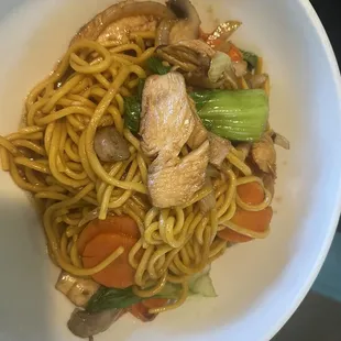 Lo Mein Noodle chicken