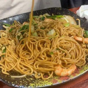 Shrimp chow mein