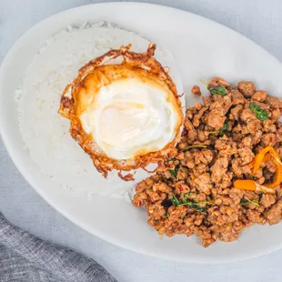 Hot Basil Stir-Fried with Crispy Egg