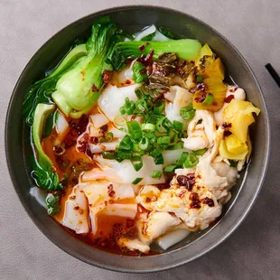 spicy rice noodle soup w chicken