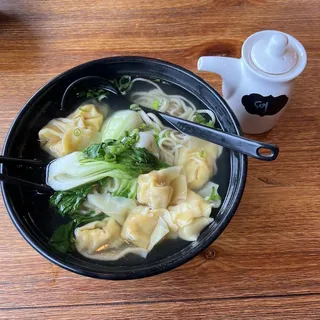 B6. Hongkong Style Wonton Noodle Soup