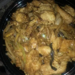 C6. Mushu Chicken Stir-Fried Noodle