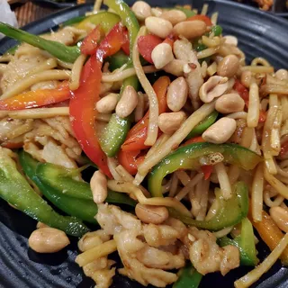 C7. Kung Pao Chicken Stir-Fried Noodle