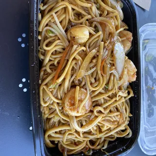 B5. Pork Belly Noodle with Soup