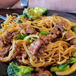 Mongolian beef stir fried noodles (with broccoli)