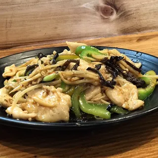 C5. Shredded Chicken with Garlic Sauce Stir-Fried Noodle