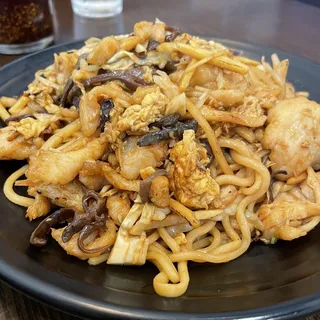 C6. Mushu Chicken with Stir-Fried Noodle