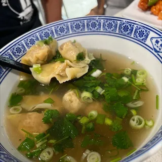 W1. House special wonton soup (8)