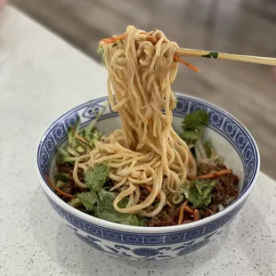 ig: @whatsviveating  |  mala hot spicy ground pork dry noodle