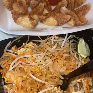 Chicken Pad Thai Cream Cheese Wonton 6 Pcs