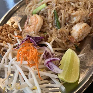 Shrimp pad thai