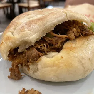 S2. Pork Pita Burger with Garlic and Green Pepper