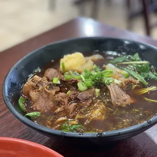 Stewed Beef &amp; Tendon with Noodle in Spicy Broth