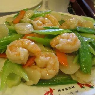 200. 雪豆蝦龍仔飯 / Prawns with Snow Peas & Rice in Bamboo Basket