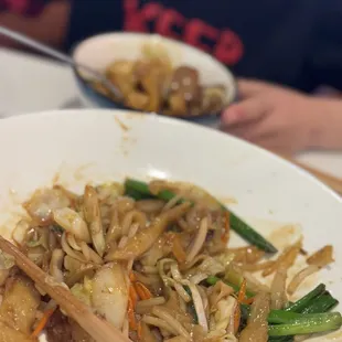 ramen and noodles, food