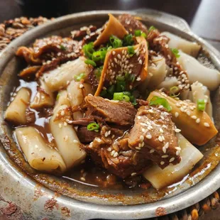 Braised beef rice noodle roll claypot