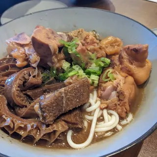 L3 Stewed Pork Feet Guilin Rice Noodle Soup