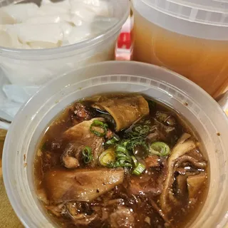 B6. Vegetarian Flat Rice Noodle Pho