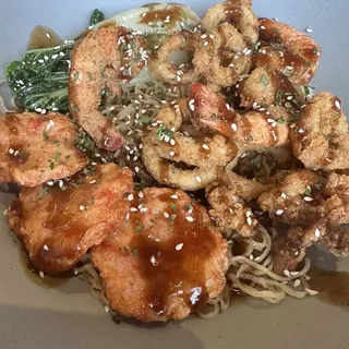 C12 Seafood Lo-Mein