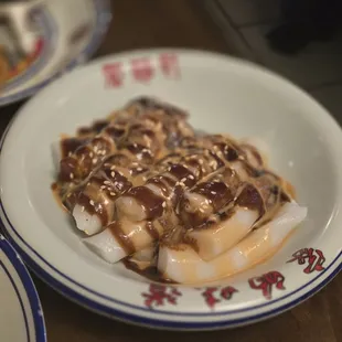 Rice rolls with peanut and hoisin sauce