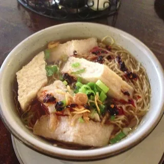 101. Homemade Fish Cake End Cut Lo Mein