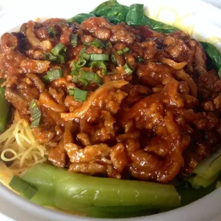 109. Pork in Hot Spicy Sauce Lo Mein