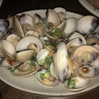 35. White Clam with Garlic Sauce