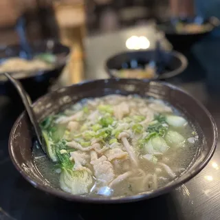 D5. Chicken W. Mushroom Noodle D5.