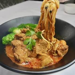 D8. Malaysian Curry Chicken Noodle D8.