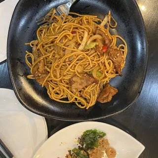 E4. Beef Chow Mein E4.