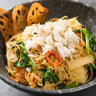 Singapore noodles with lump crabmeat