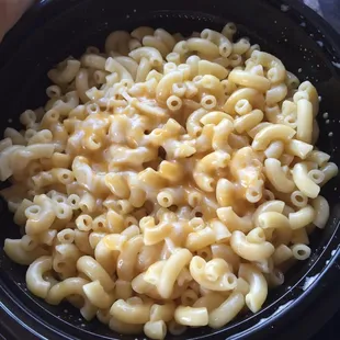 Large Mac n cheese