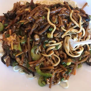 R1. KUN PAO CHICKEN WITH PEANUTS