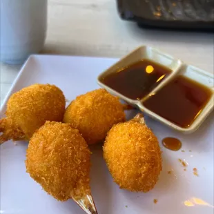 Crab cakes- 6 in order the two we ate were delicious