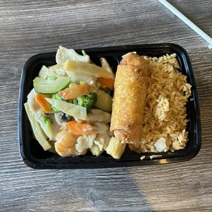23.Chicken and Shrimp Supreme Lunch Special  Pork Egg Roll
